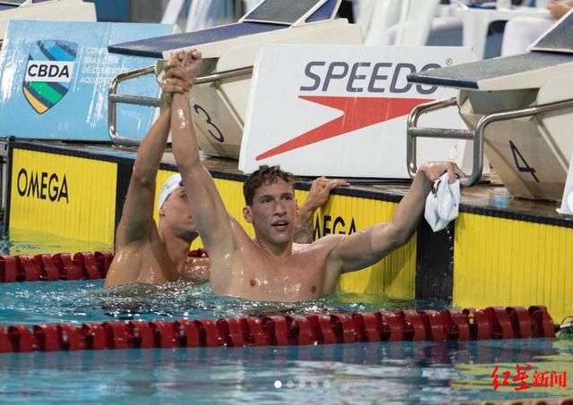 6个好出风头、自诩英勇、敢于冒险的大学生准备向恐怖挑战:他们决定到老量中过夜，并把他们所有活动过程实时传送到互联网上直播。